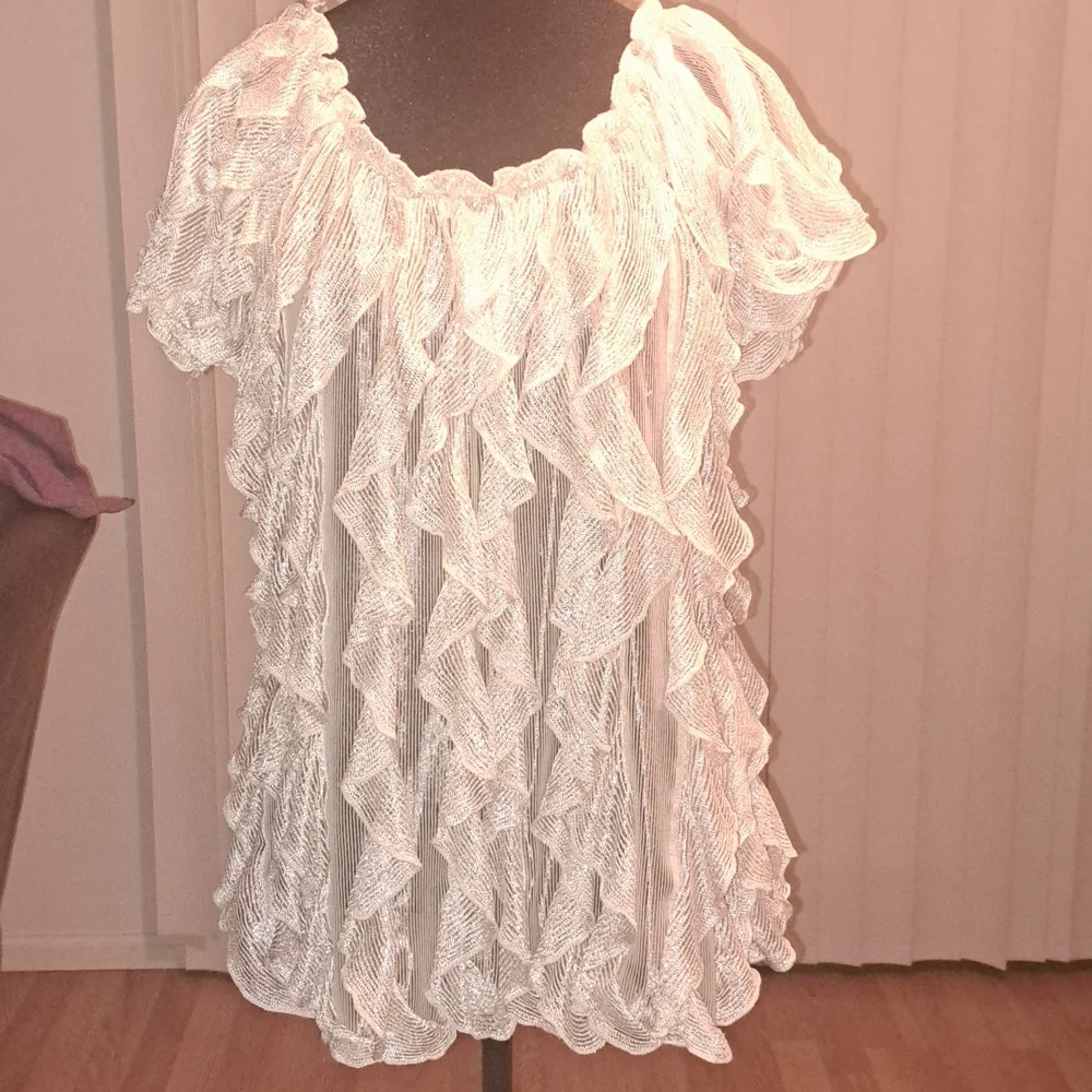 Gorgeous size L Lauren Michelle off white blouse w/ shimmer - Picture 6 of 6